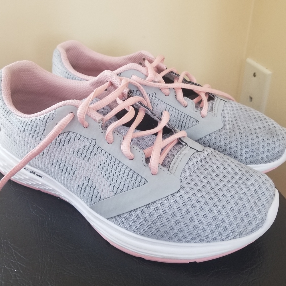 Asics Running Shoes. Size 5. Very good condition